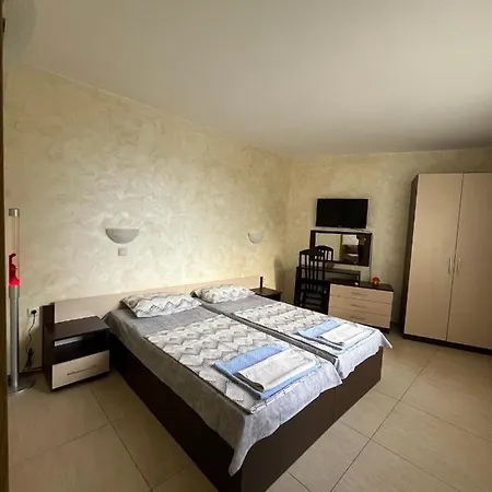 Апартамент Sunny Hills Слънчев бряг