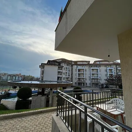 Апартамент Sunny Hills Слънчев бряг